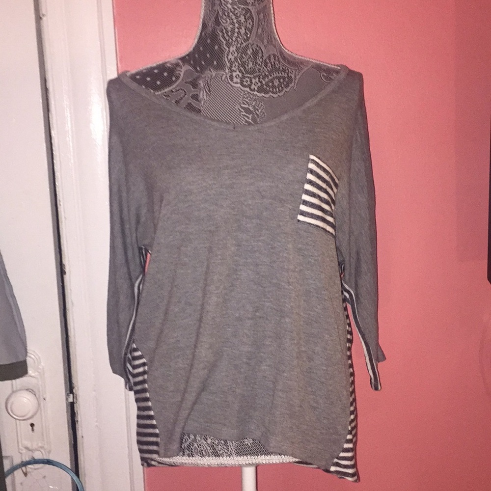 Gray/ striped cozy top!